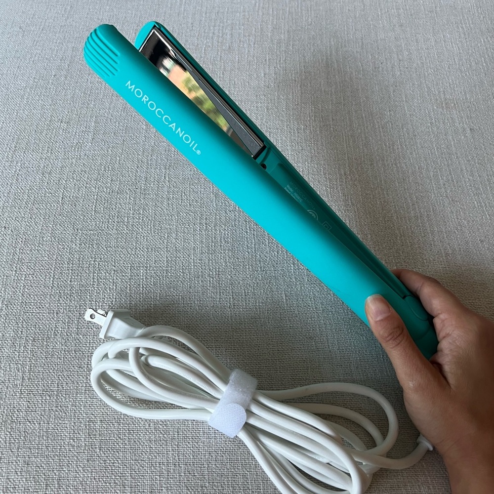 Used ONCE! Moroccanoil Perfectly Polished Titanium Flat Iron (retails $200)